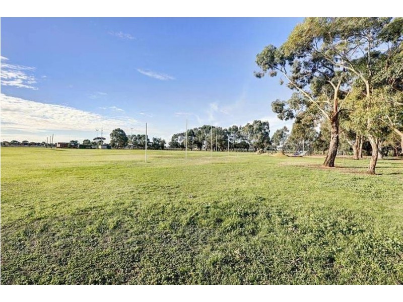 2 Leigh Street, Werribee VIC 3030