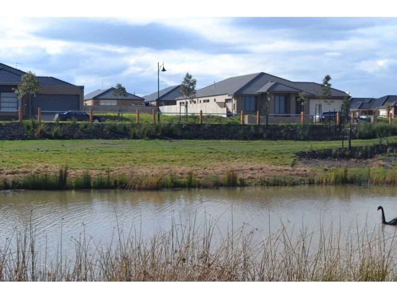 77 Inverall Parkway, Tarneit VIC 3029