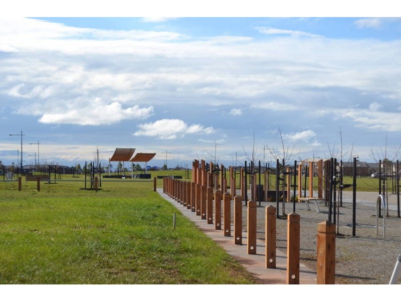 77 Inverall Parkway, Tarneit VIC 3029