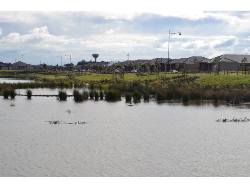 77 Inverall Parkway, Tarneit VIC 3029