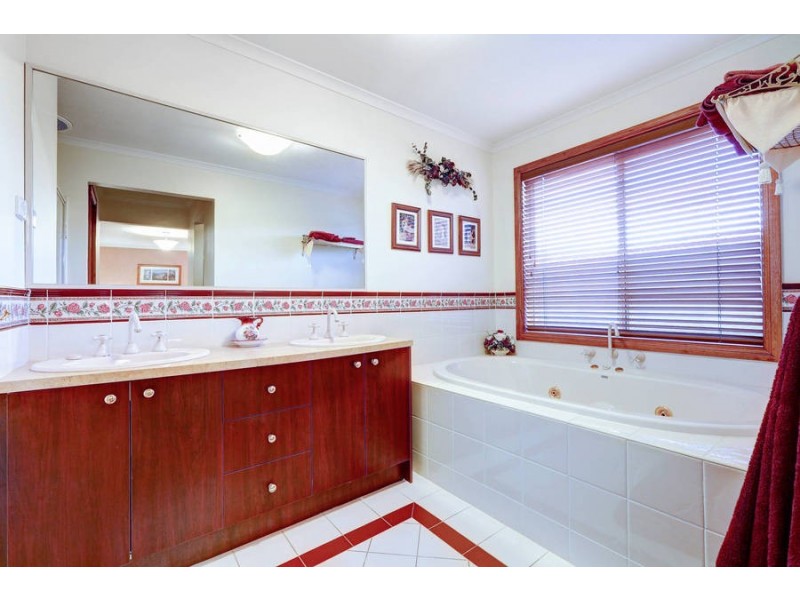 35 St Andrews Drive, Werribee VIC 3030