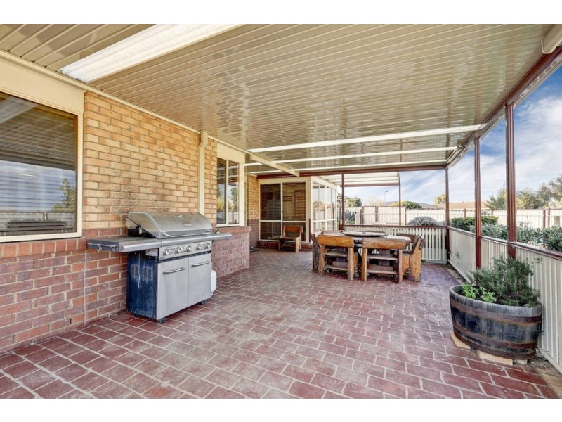 35 St Andrews Drive, Werribee VIC 3030