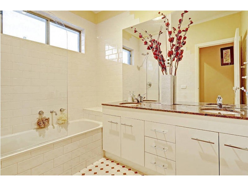 3 Wolsely Close, Werribee VIC 3030