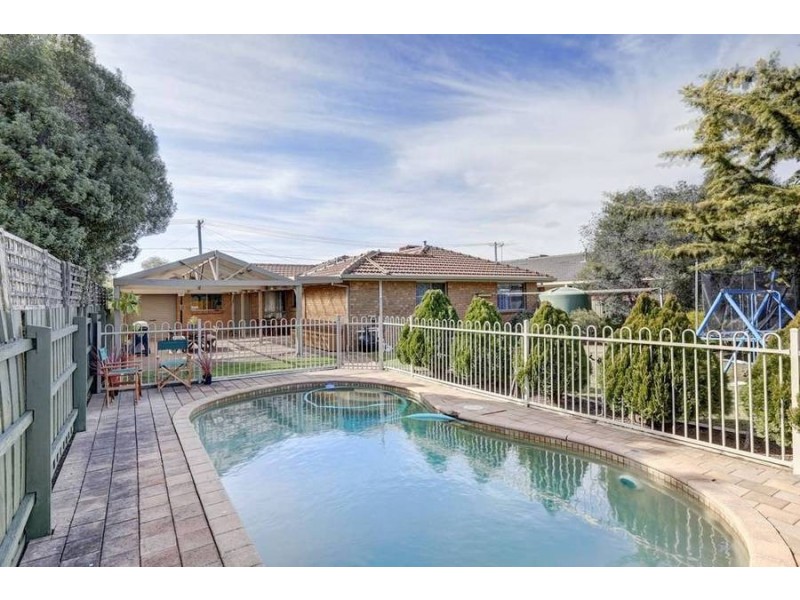 2 Grevillea Crescent, Hoppers Crossing VIC 3029
