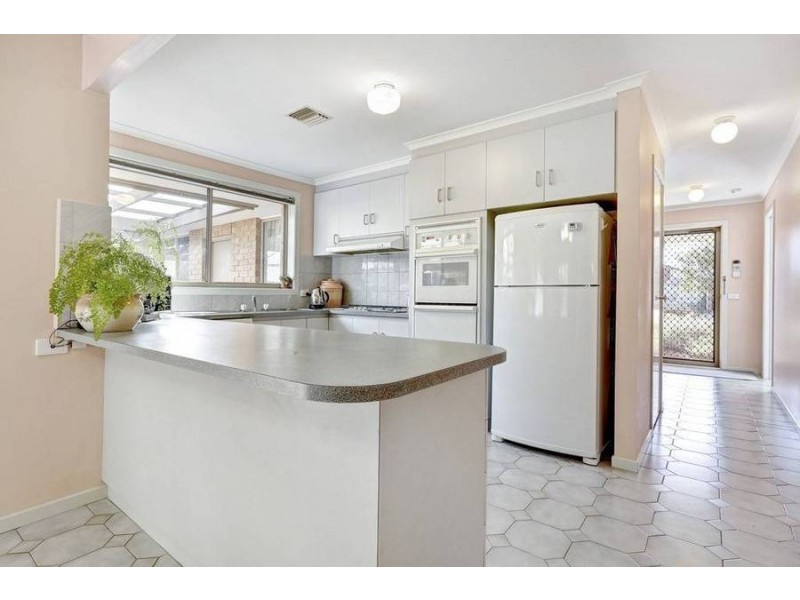 2 Grevillea Crescent, Hoppers Crossing VIC 3029