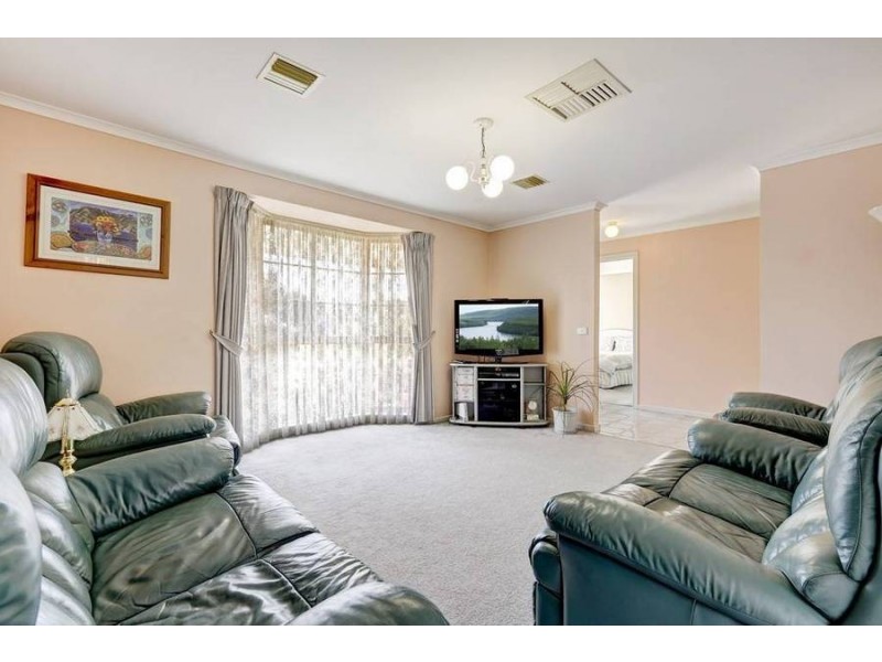 2 Grevillea Crescent, Hoppers Crossing VIC 3029