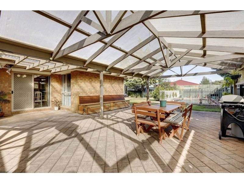 2 Grevillea Crescent, Hoppers Crossing VIC 3029