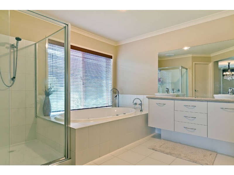 6 Ashburton Avenue, Wyndham Vale VIC 3024