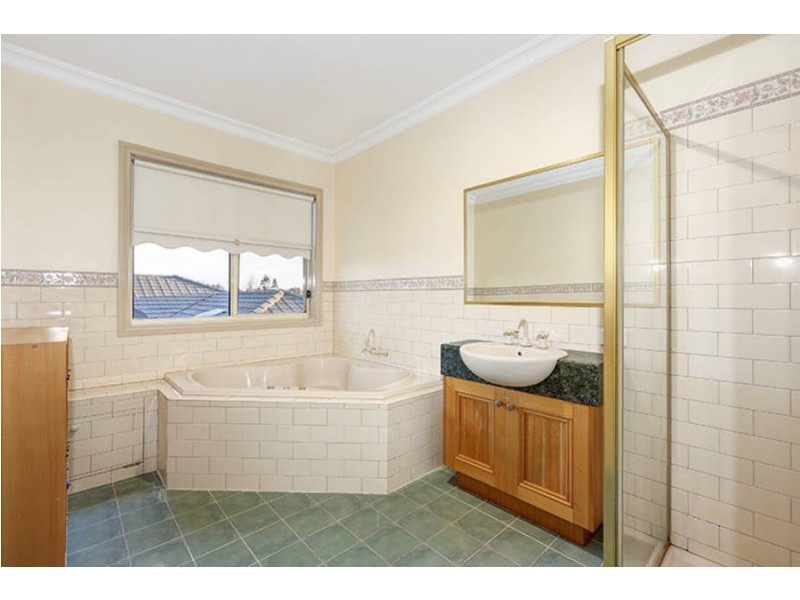 32 Thomas Carr Drive, Tarneit VIC 3029