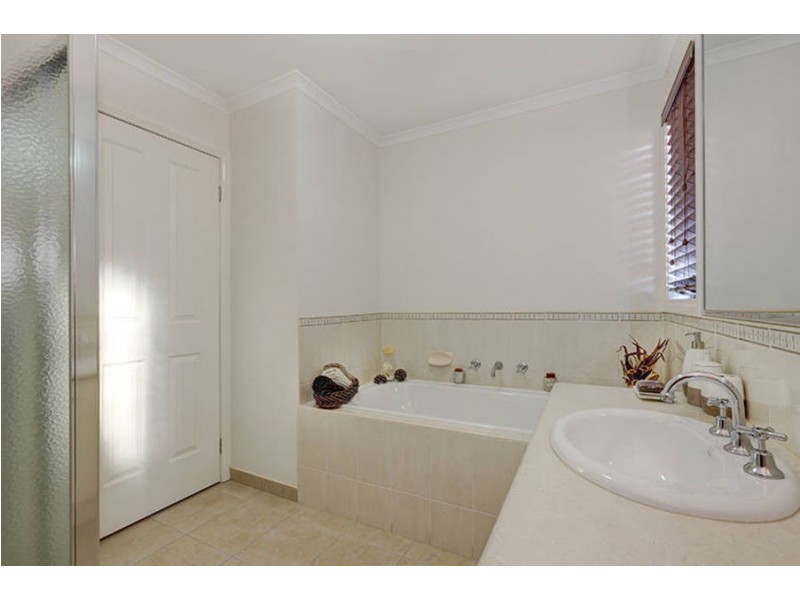 17 Hollows Circuit, Tarneit VIC 3029