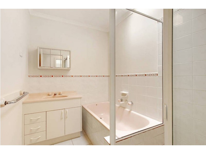 33 Dongala Drive, Werribee VIC 3030