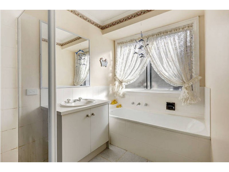 6 Karinya Close, Werribee VIC 3030