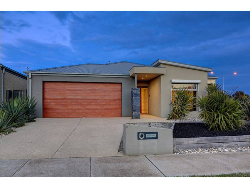 8 Whyalla Gardens, Tarneit VIC 3029