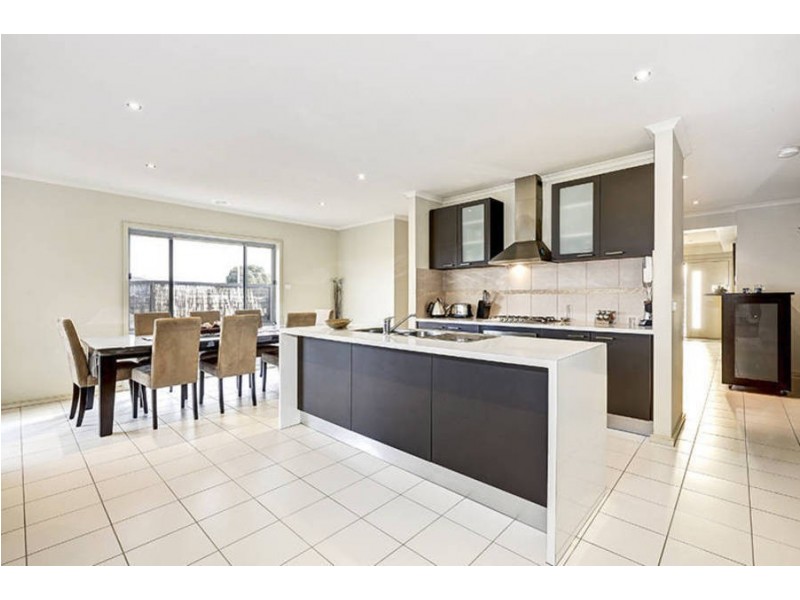 8 Whyalla Gardens, Tarneit VIC 3029