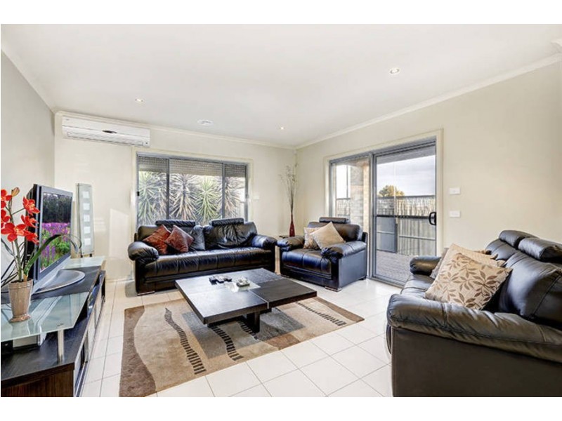 8 Whyalla Gardens, Tarneit VIC 3029