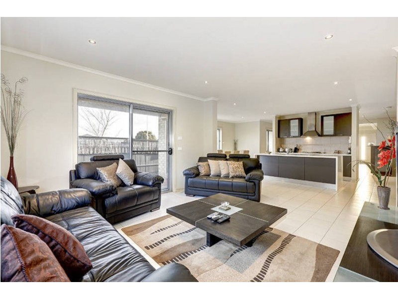 8 Whyalla Gardens, Tarneit VIC 3029