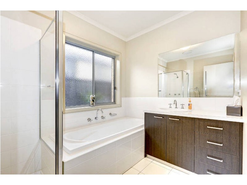 8 Whyalla Gardens, Tarneit VIC 3029