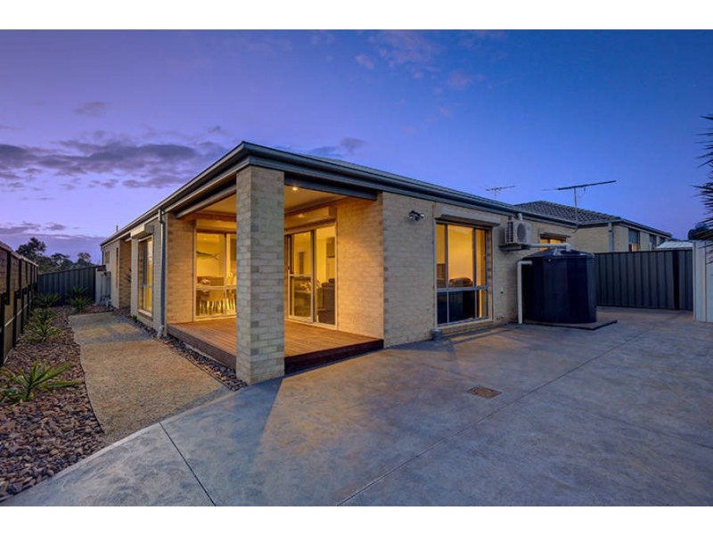 8 Whyalla Gardens, Tarneit VIC 3029