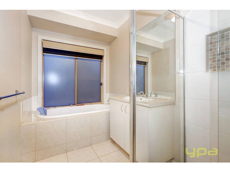 2 James Austin Place, Hoppers Crossing VIC 3029