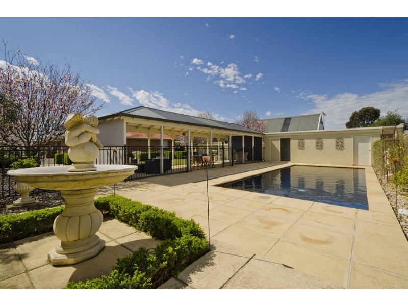 8 Tillbush Close, Hoppers Crossing VIC 3029