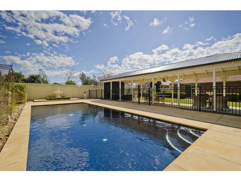 8 Tillbush Close, Hoppers Crossing VIC 3029