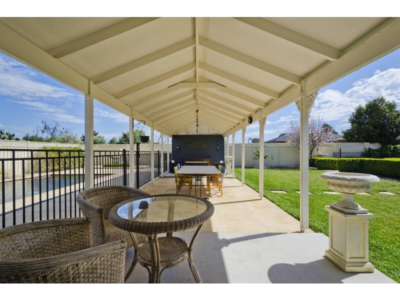 8 Tillbush Close, Hoppers Crossing VIC 3029