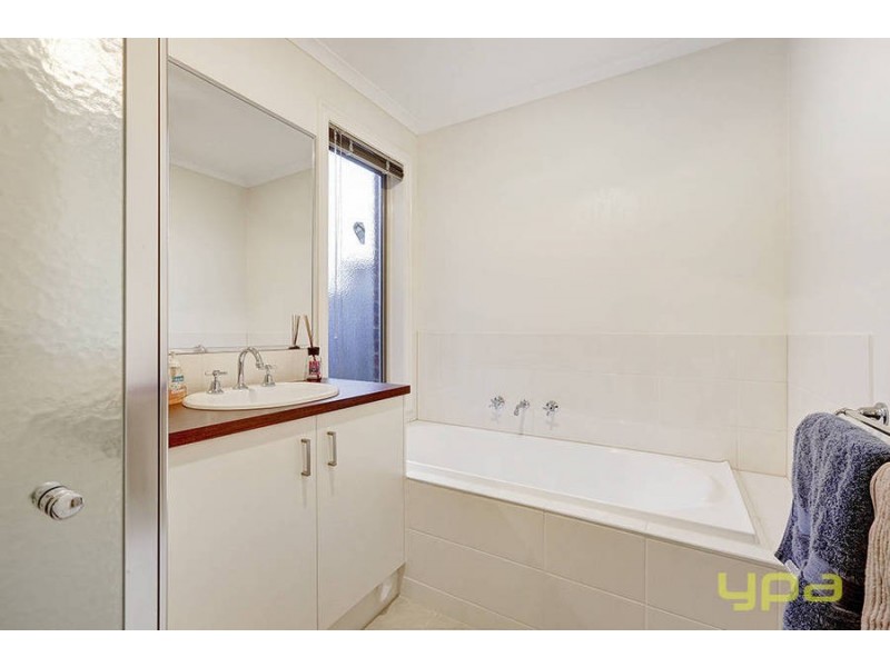 2/21 Stable Drive, Truganina VIC 3029