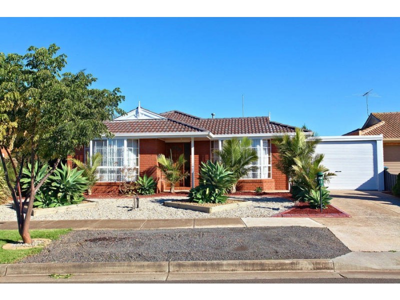 15 Whitsunday Drive, Hoppers Crossing VIC 3029