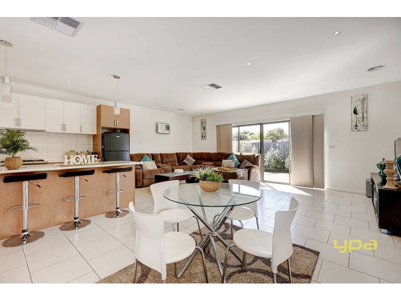 2/9 Barrot Avenue, Hoppers Crossing VIC 3029