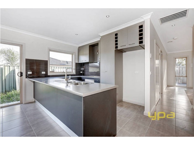 2/24 Brimpton Grove, Wyndham Vale VIC 3024