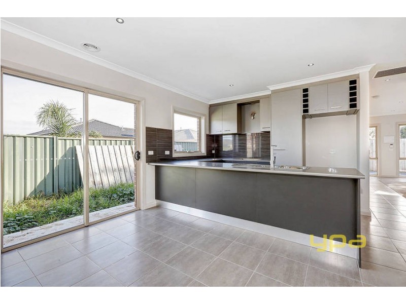 2/24 Brimpton Grove, Wyndham Vale VIC 3024