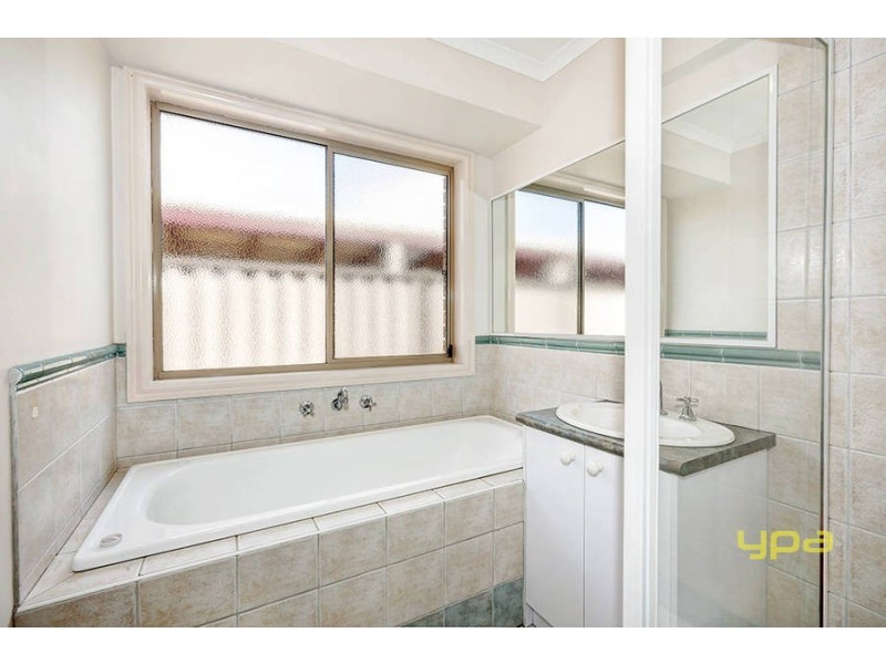 27 Hawthorn Drive, Hoppers Crossing VIC 3029