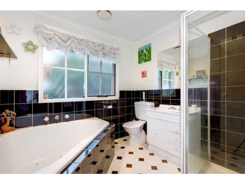 31 Westleigh Drive, Werribee VIC 3030