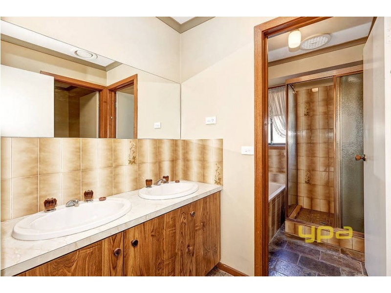 112 Warringa Crescent, Hoppers Crossing VIC 3029