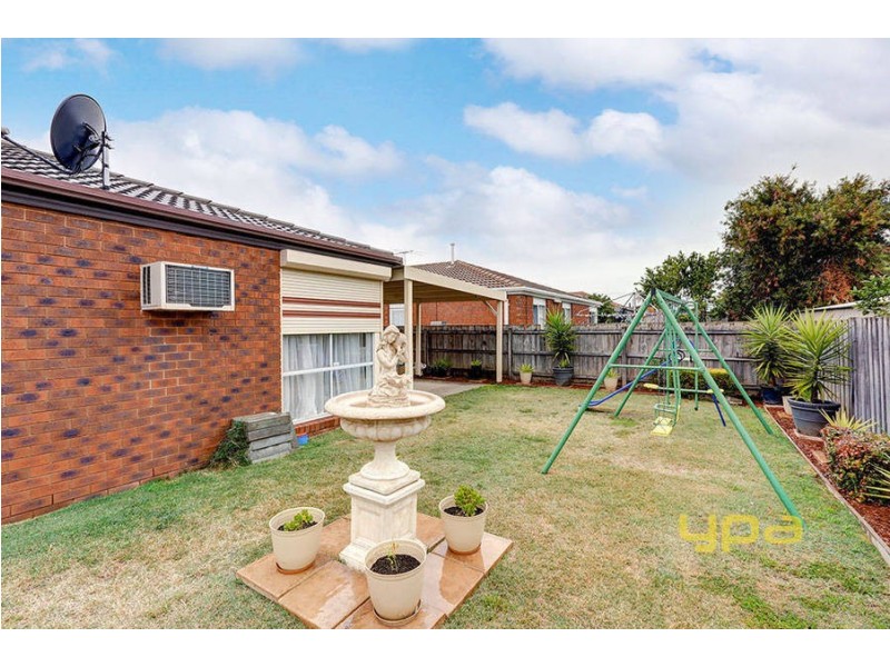 13 Racecourse Road, Werribee VIC 3030