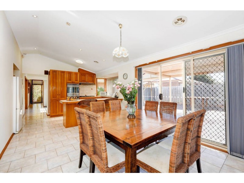 15 Sovereign Retreat, Hoppers Crossing VIC 3029