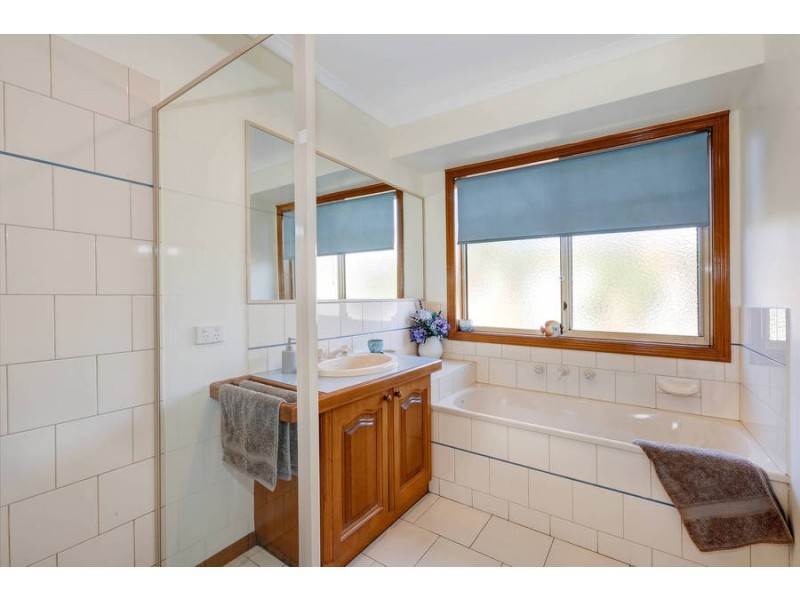 15 Sovereign Retreat, Hoppers Crossing VIC 3029