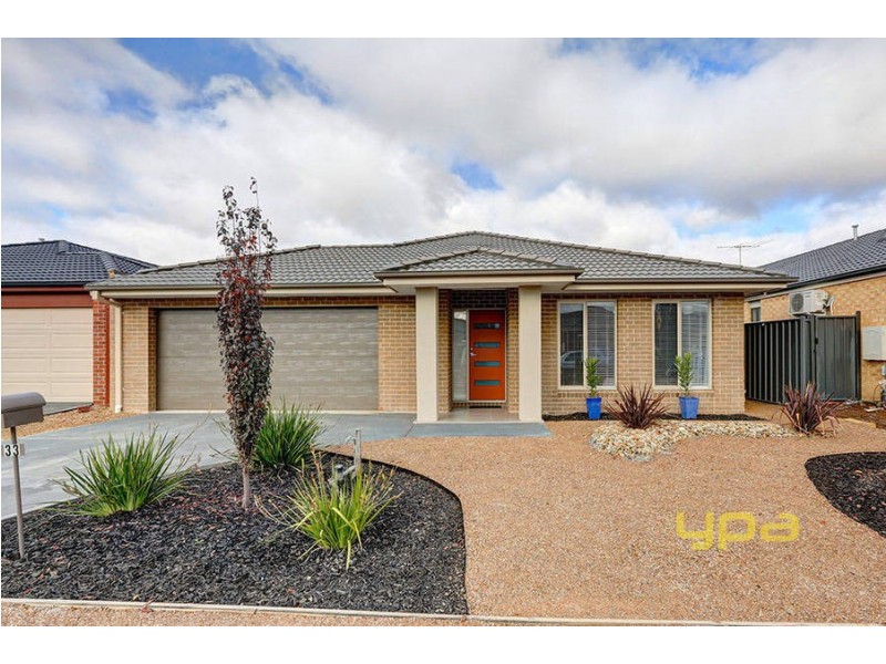 33 Clearwater Rise Parade, Truganina VIC 3029