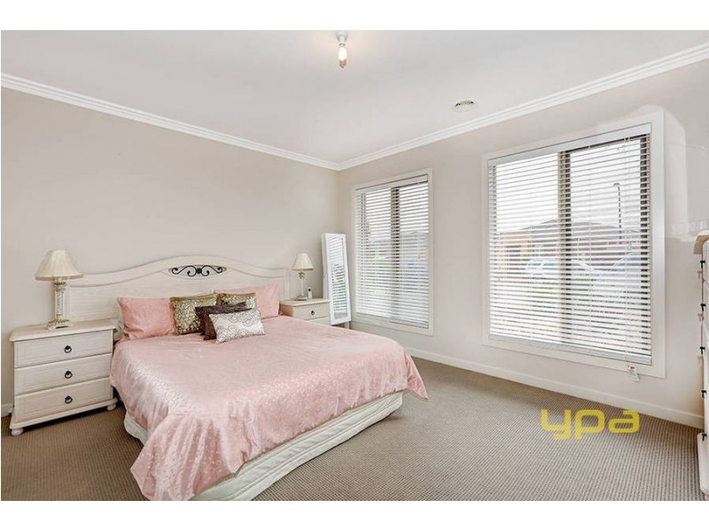 33 Clearwater Rise Parade, Truganina VIC 3029
