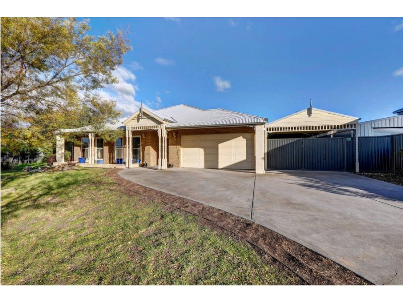 9 Glenmaggie Place, Wyndham Vale VIC 3024