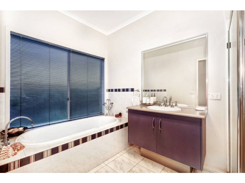 9 Glenmaggie Place, Wyndham Vale VIC 3024