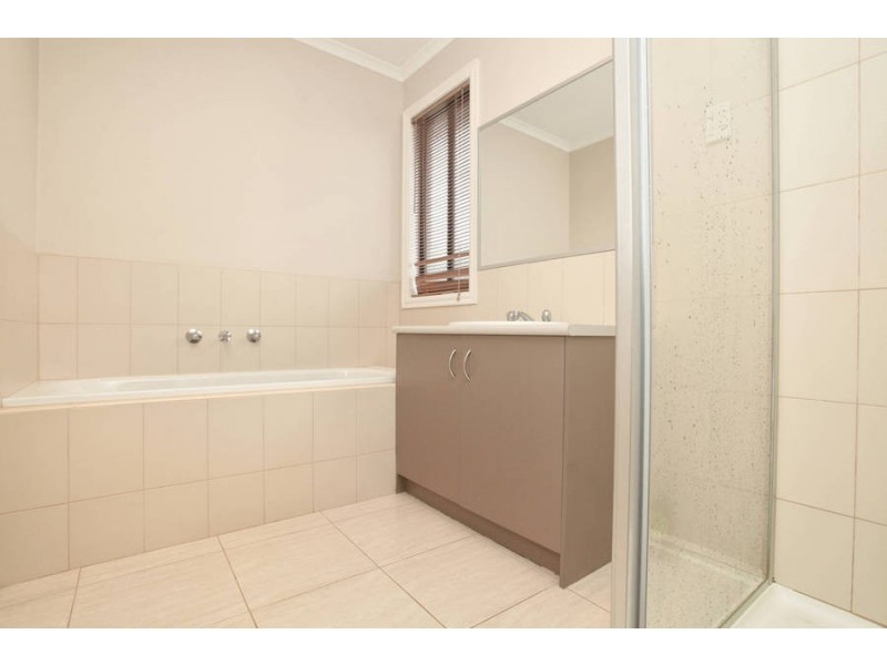 2/33 Dowling Avenue, Hoppers Crossing VIC 3029