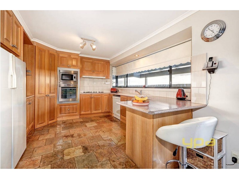 16 Butmar Close, Werribee VIC 3030