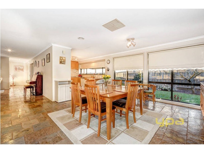 16 Butmar Close, Werribee VIC 3030