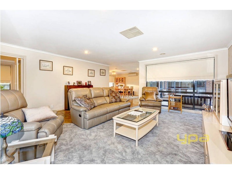 16 Butmar Close, Werribee VIC 3030