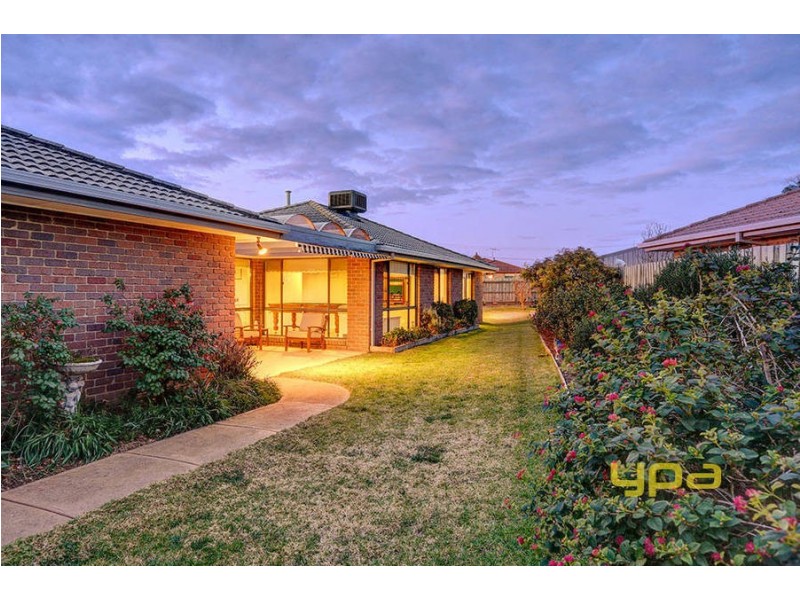 16 Butmar Close, Werribee VIC 3030