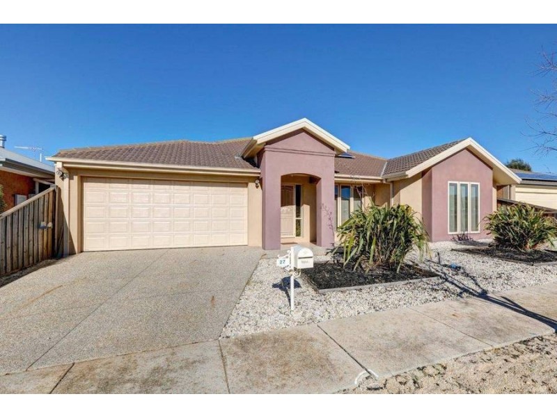 27 Ribbon Gum Drive, Tarneit VIC 3029