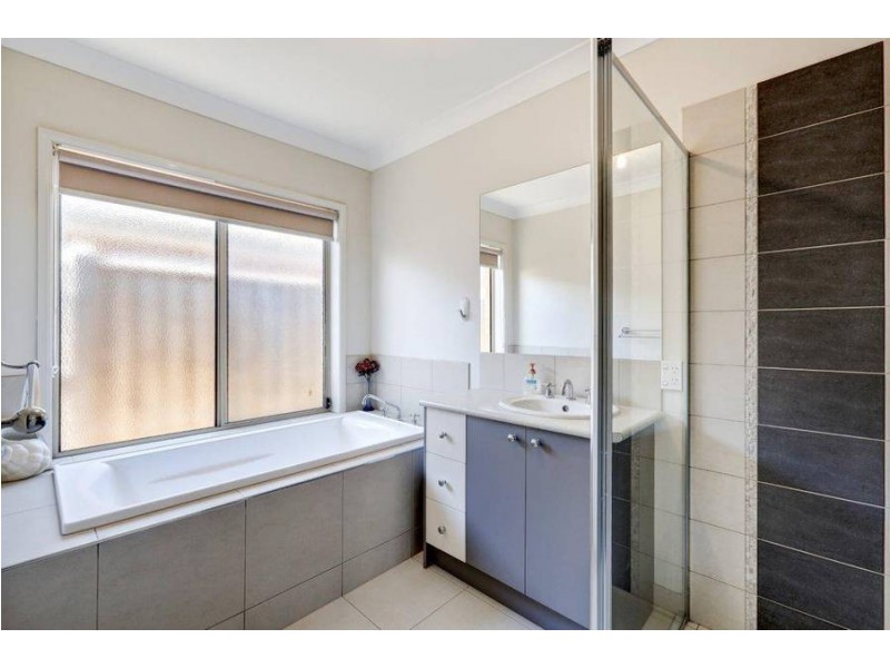 27 Ribbon Gum Drive, Tarneit VIC 3029