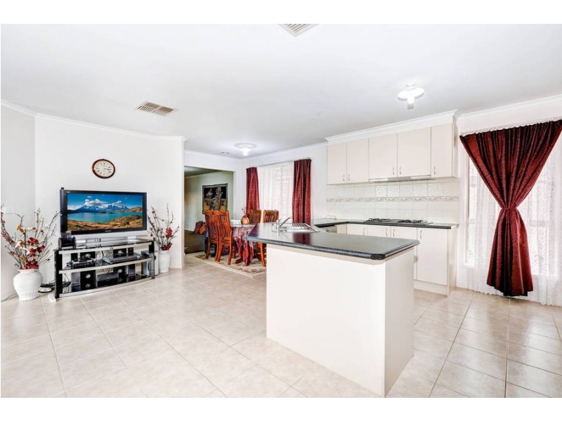 2 Batavia Way, Wyndham Vale VIC 3024