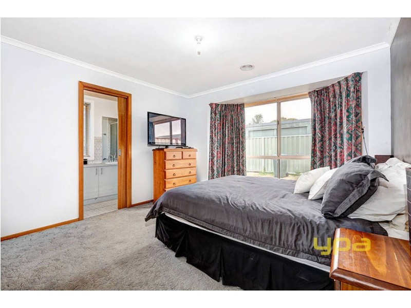 17 Thoroughbred Avenue, Werribee VIC 3030